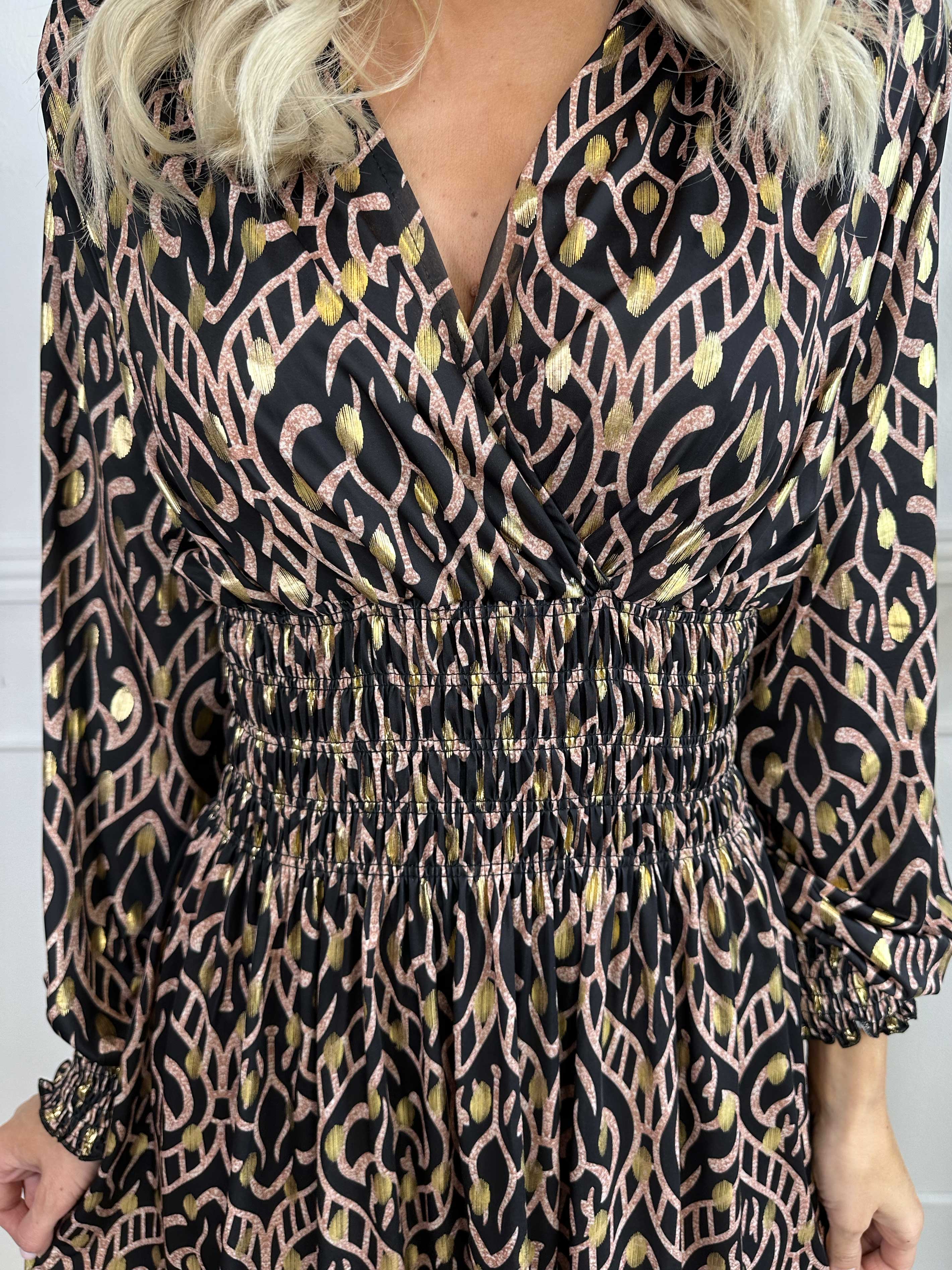 Pams Boho Short L/S - Elastisk mönstrad klänning i skrynkelfritt tyg